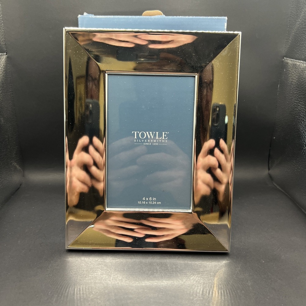 Towle Silversmiths Wide Border Scoop 4x6 Silver Plated Picture Frame 4020472